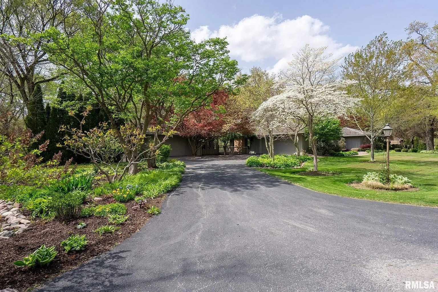 10 Timber Ridge Dr photo 1
