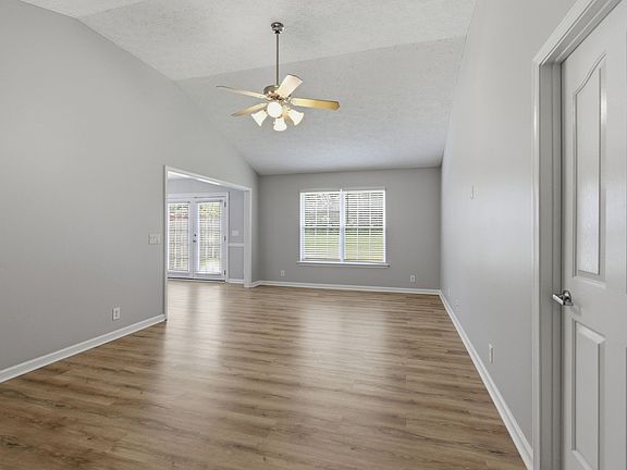 5th image of 8816 Cressent Glen Ct