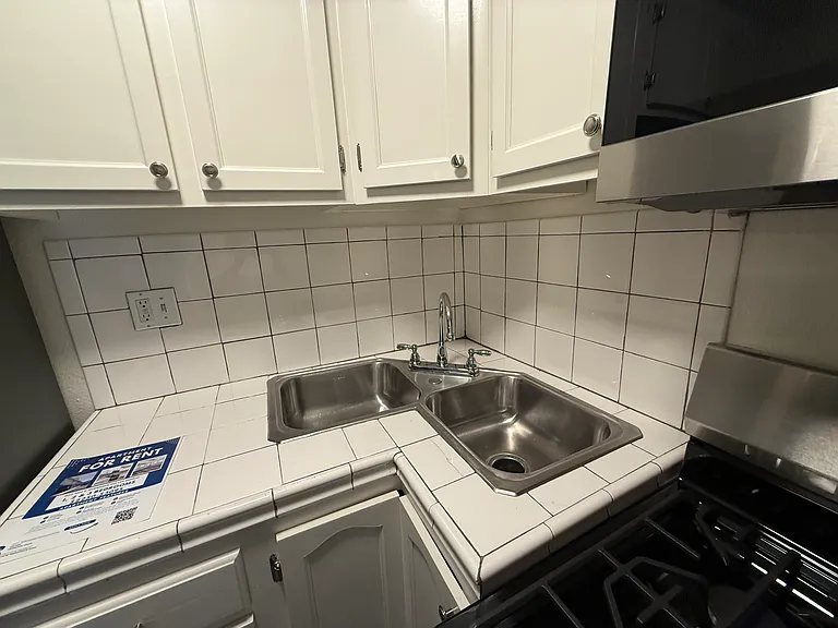 1032-1036 S Normandie Ave #5 — Photo 14