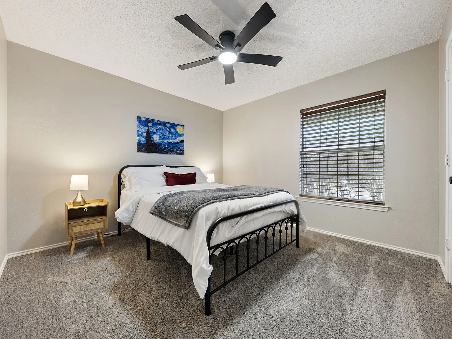 4 bed, 2.5 bath, 2244 sqft, $6,500 — Photo 4