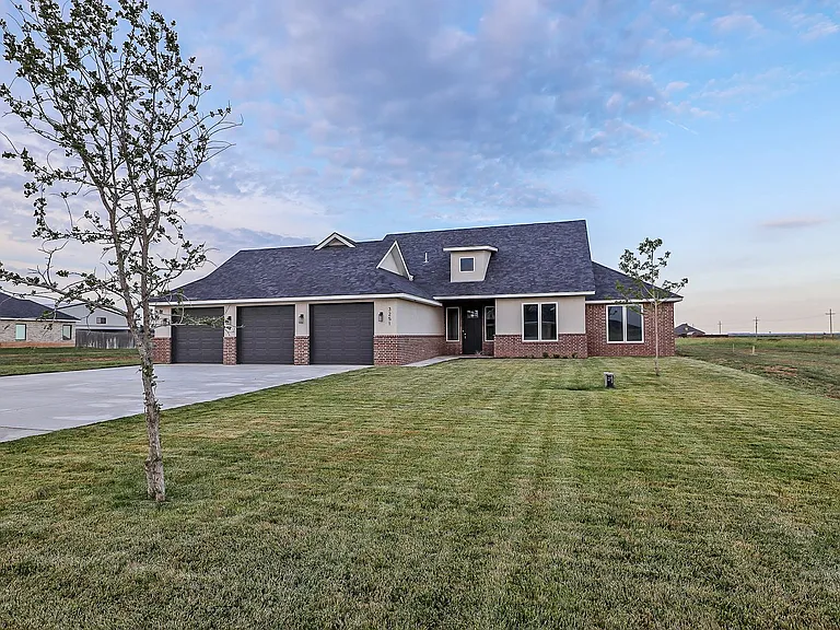 3251 Tulsa Dr — Photo 2