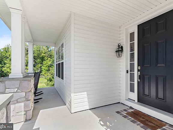3rd image of 412 Tyrell Ct