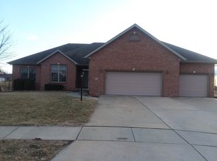 72 Cougar Ct, Chatham, IL 62629