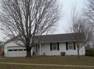 2251 Eden Dr, Charleston, IL
