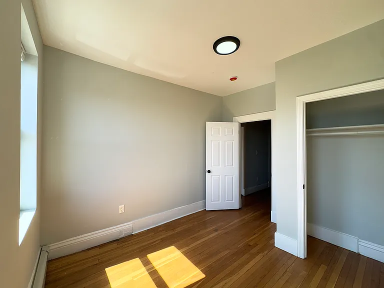 16 Charlotte St #2L — Photo 17