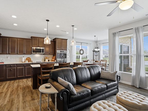 5th image of 8025 Rissler Dr