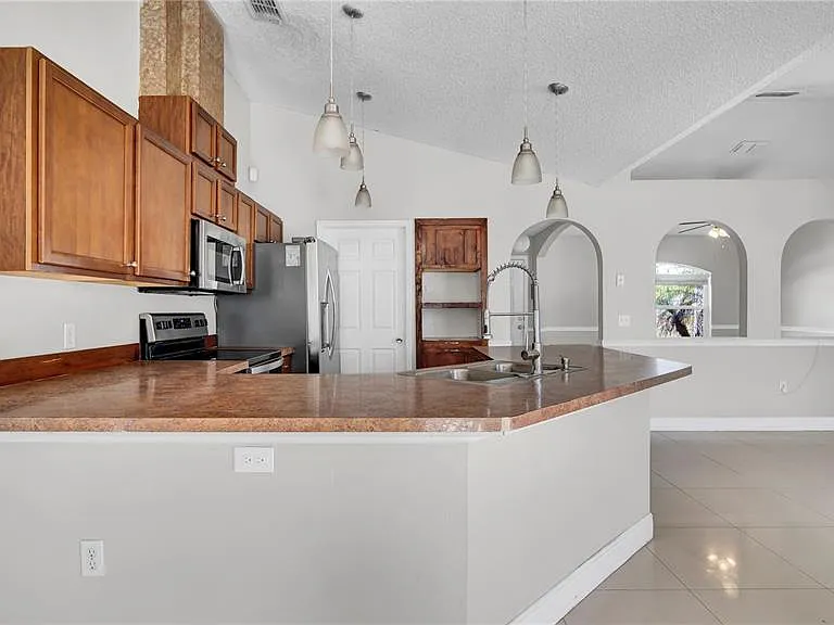 37 Peterlee Ct — Photo 25