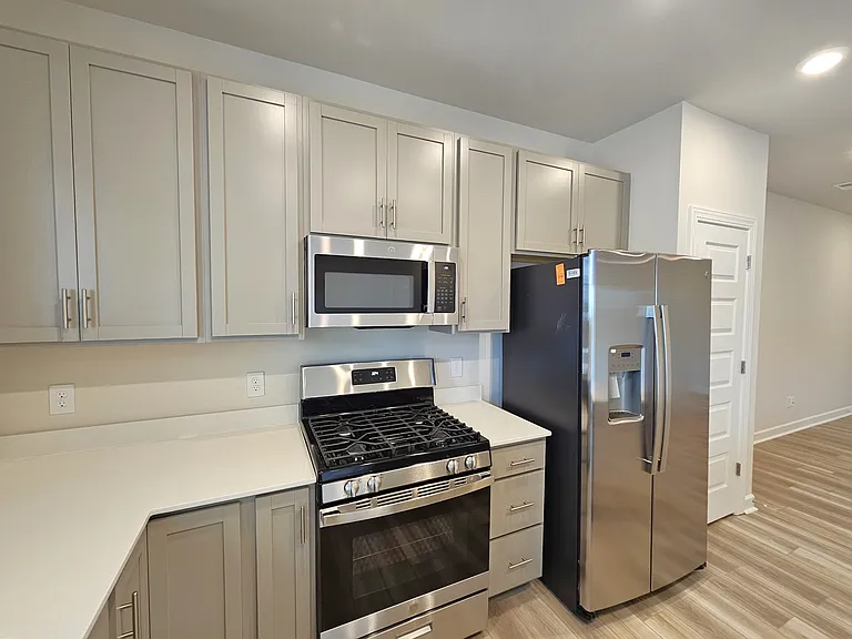 1522 Yellowwood Ct — Photo 3