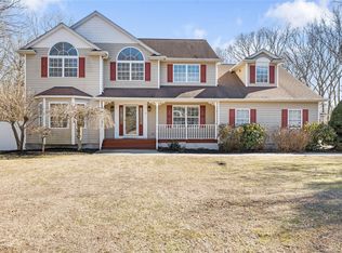 3 Carmen View Dr, Shirley, NY 11967