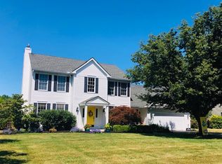518 Treeside Ln, Avon Lake, OH 44012
