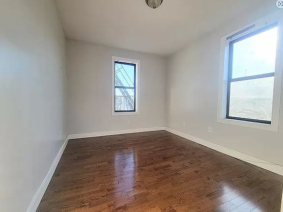 4th image of 184 Nagle Ave #3S