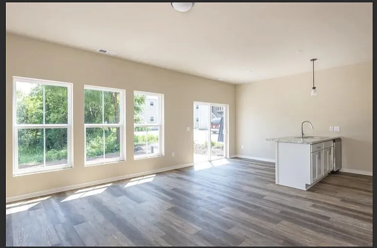 3 bed, 2.5 bath, 1417 sqft, $1,995 — Photo 4