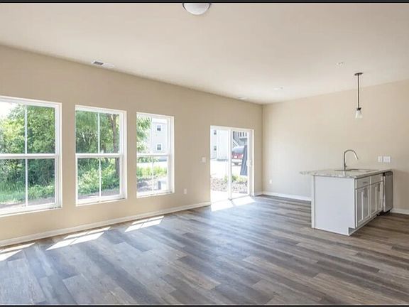 4th image of 1076 W 20th Ave