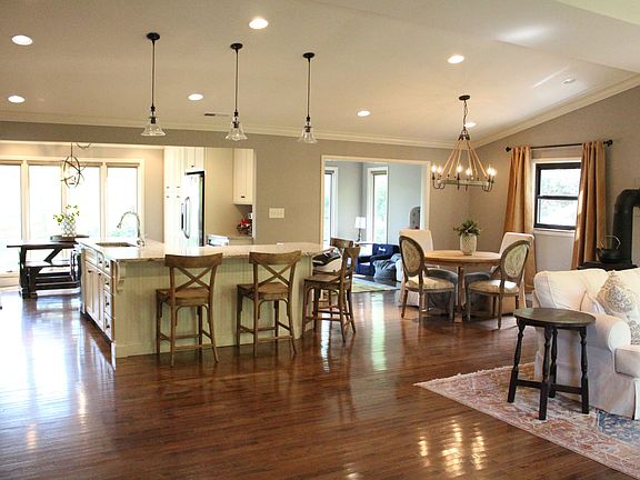 2nd image of 5412 Mockingbird Dr