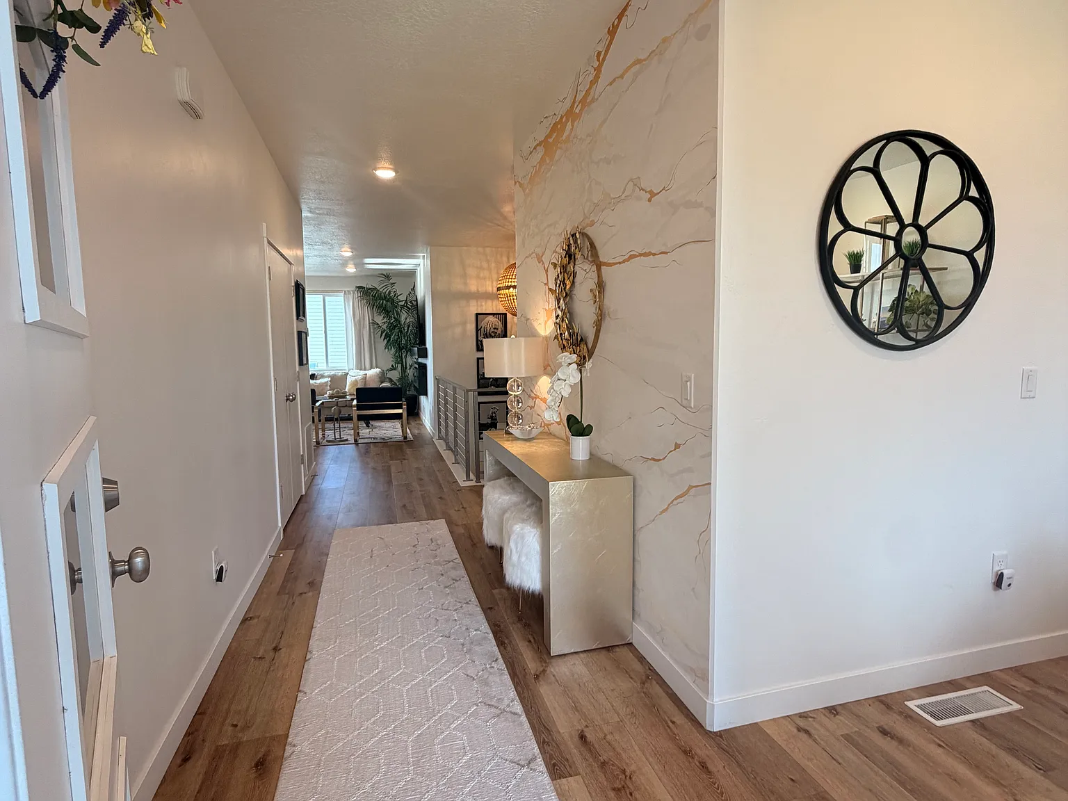 3 bed, 2.5 bath, 1932 sqft, $3,800 — Photo 2
