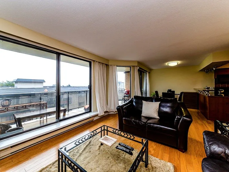444 Lonsdale Ave — Photo 20