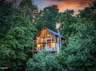 1025 Wiley Oakley Dr, Gatlinburg, TN 37738