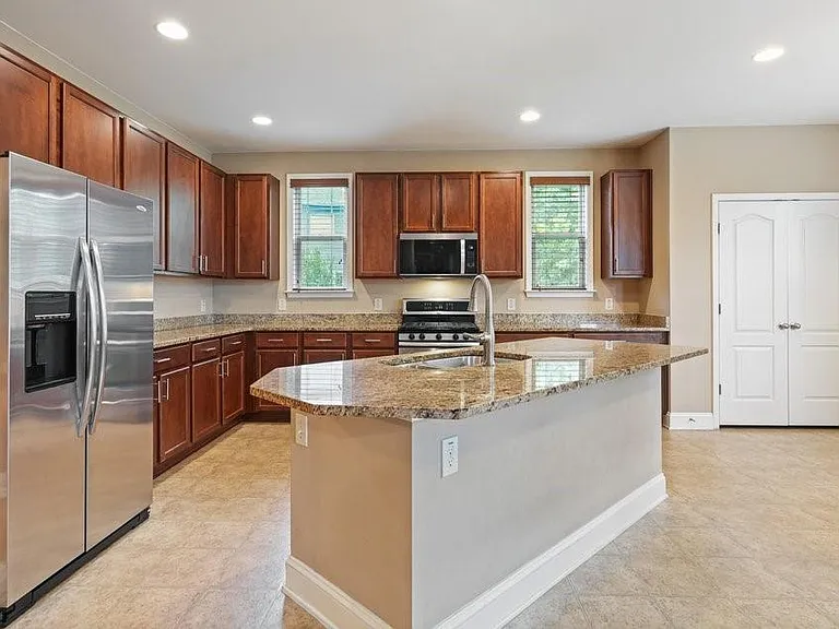 1010 Chelsey Way — Photo 16