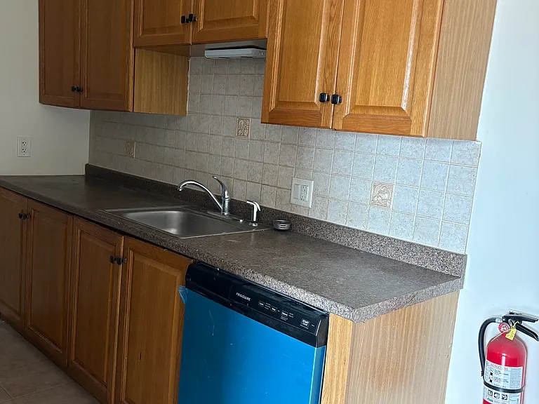 619-623 Schuyler Ave #304 — Photo 6