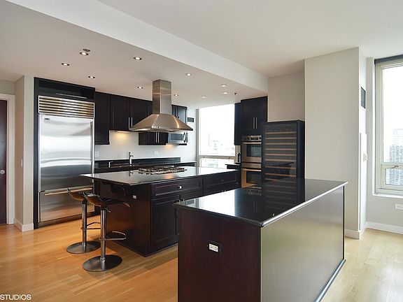 4th image of 33 W Ontario St APT 55E