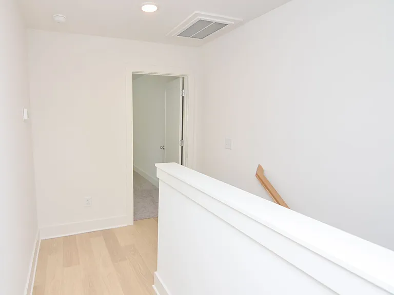 550 Markham St #18 — Photo 15