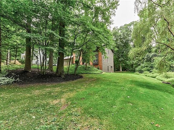 3rd image of 1169 Wellington Dr