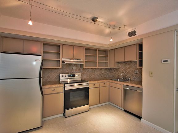 3rd image of 6571 Poplar Woods Cir S APT 6