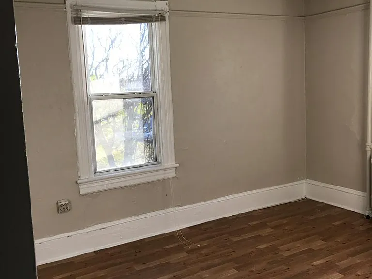 605 Jamestown Ave #B — Photo 6