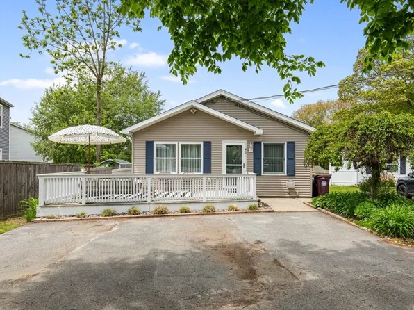 42 Guillotte St, Acushnet, MA 02743