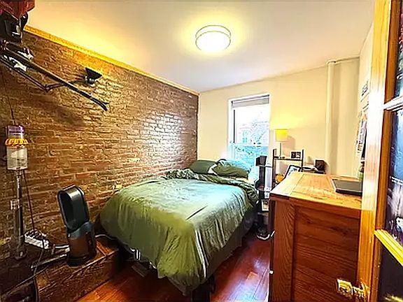 5th image of 520 E 11th St APT 6