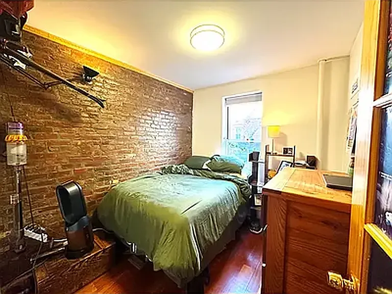 520 E 11th St #6 — Photo 5