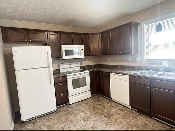 4th image of 108 Camp Ave