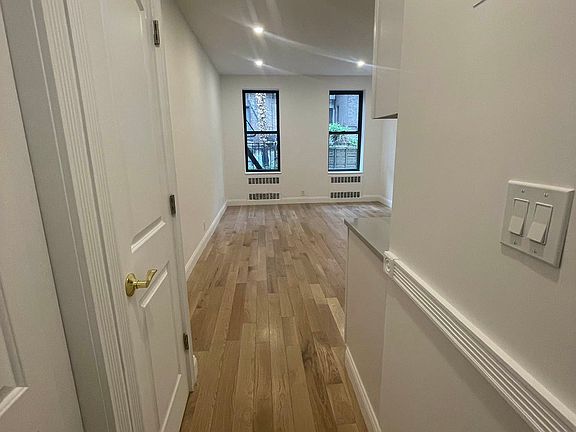 4th image of 449 W 56th St #B1