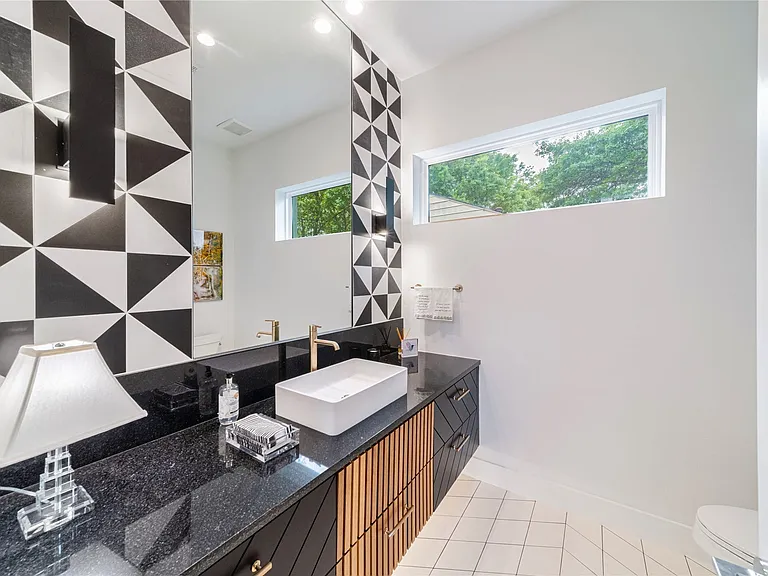 Powder room 1st floor