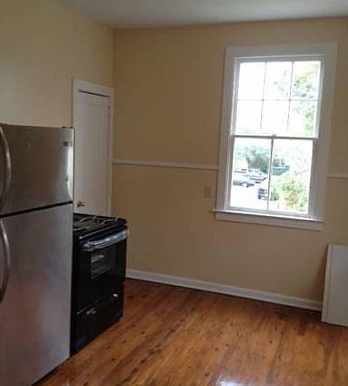 3rd image of 2669 Gladiolus St