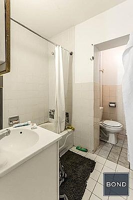 2nd image of 17 Saint Marks Pl #21AA