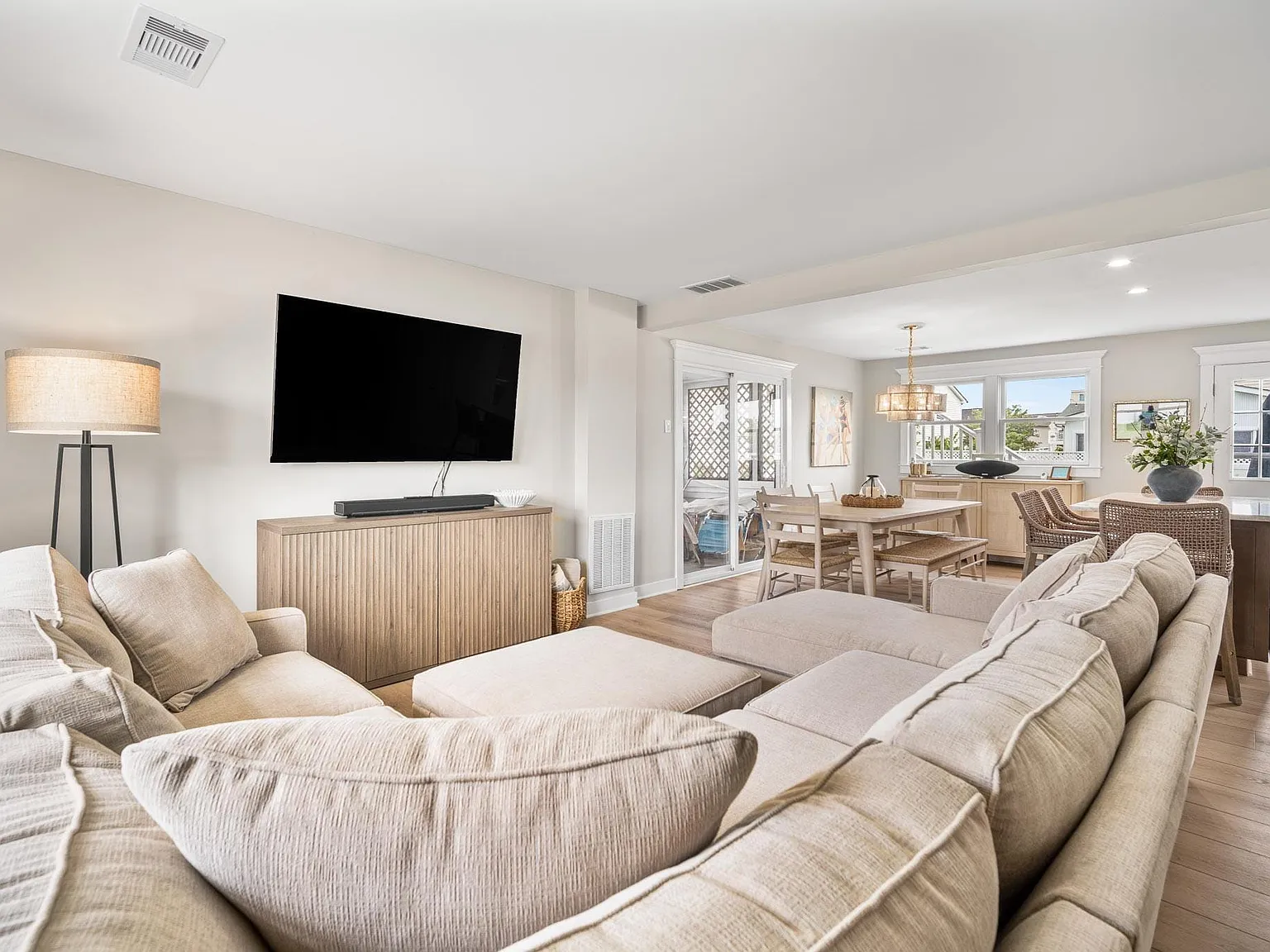 3 bed, 2.5 bath, $5,600 — Photo 2