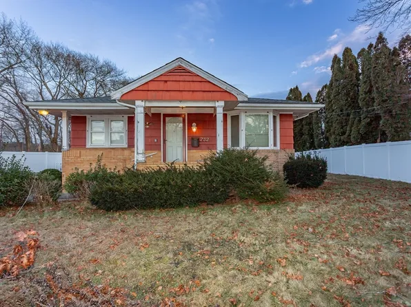 752 Dartmouth St, Dartmouth, MA 02748