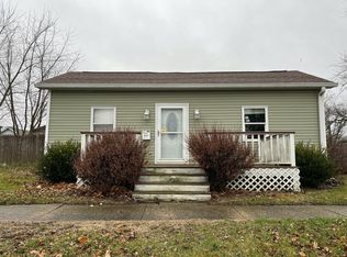 229 5th St, Lincoln, IL 62656