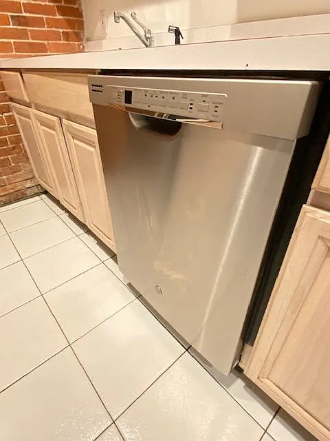 3 bed, $4,500 — Photo 4