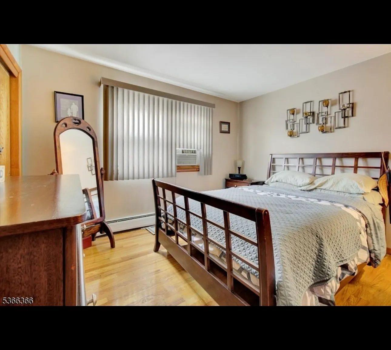 25 Linden St — Photo 2