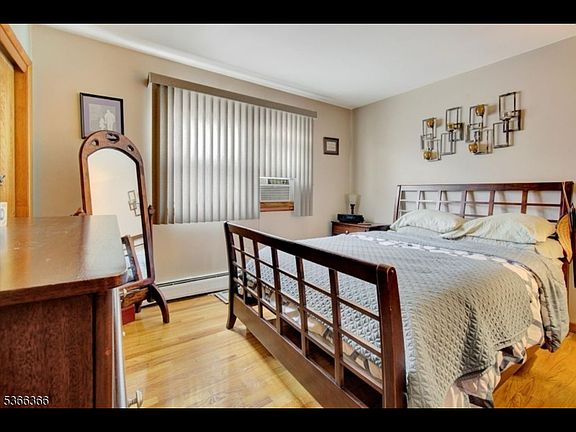 2nd image of 25 Linden St Floor 2