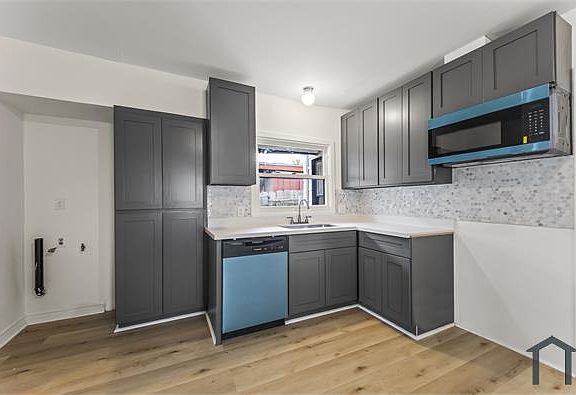 4th image of 5721 7th Ave #A