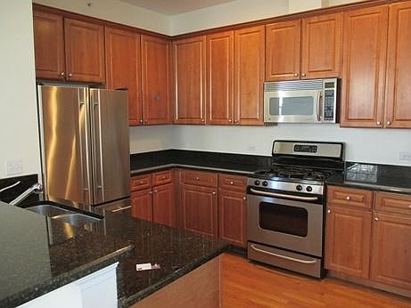 5th image of 374 Broadmoor Ln