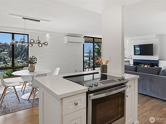 5th image of 9909 NE 1st Street #402