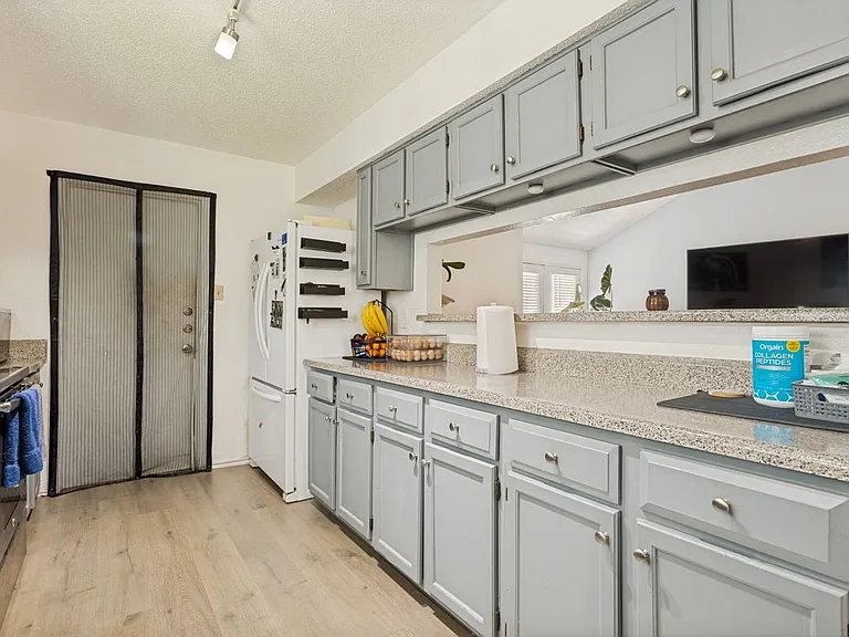 106 E Apollo Rd — Photo 10
