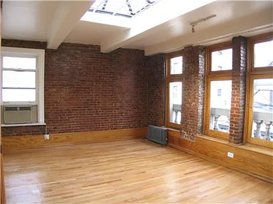 Rented by R New York | media 11