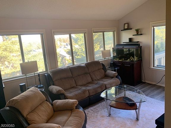 4th image of 20 Karam Cir #20