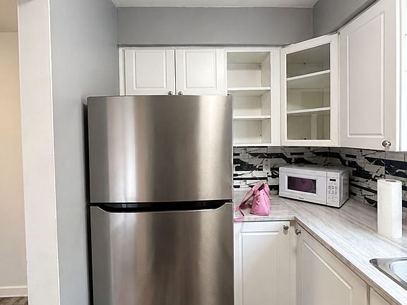 4th image of 470 2nd St #8