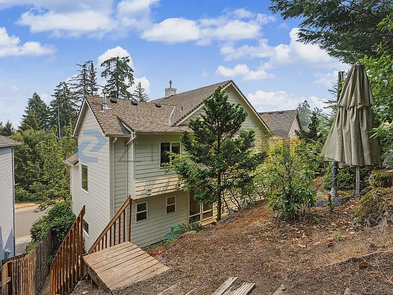 18052 SW Loxley Dr — Photo 4